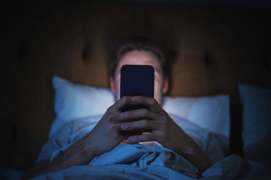 Elektronika ako nepriateľ pokojného spánku: Prečo do spálne nepatrí?