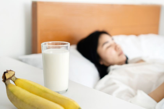 Zistite, aké potraviny a nápoje podporia spánok, a po akých nezaspíte