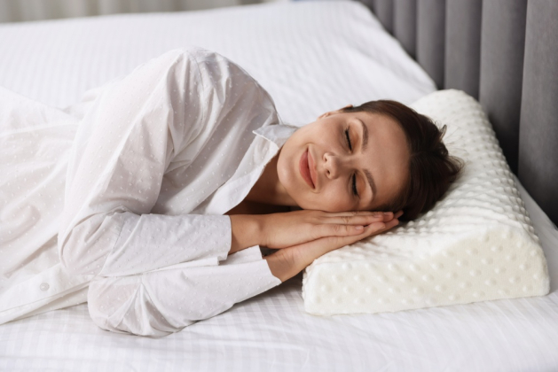 Ako spať na zdravotnom vankúši? Pokyny pre dokonalú oporu krčnej chrbtice